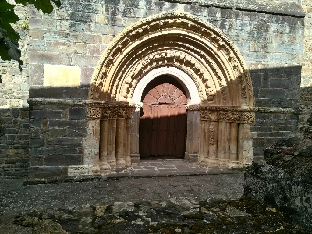 Detalle de la iglesia de Piasca